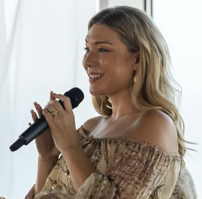 Rebecca-Campbell2-min